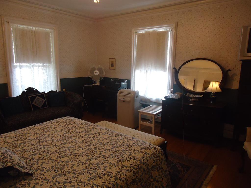 Governor'S Mansion Inn Miramichi Esterno foto