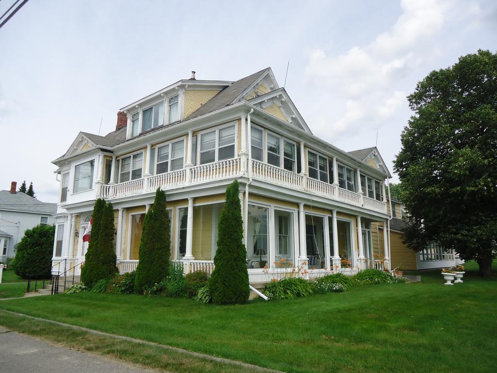 Governor'S Mansion Inn Miramichi Esterno foto