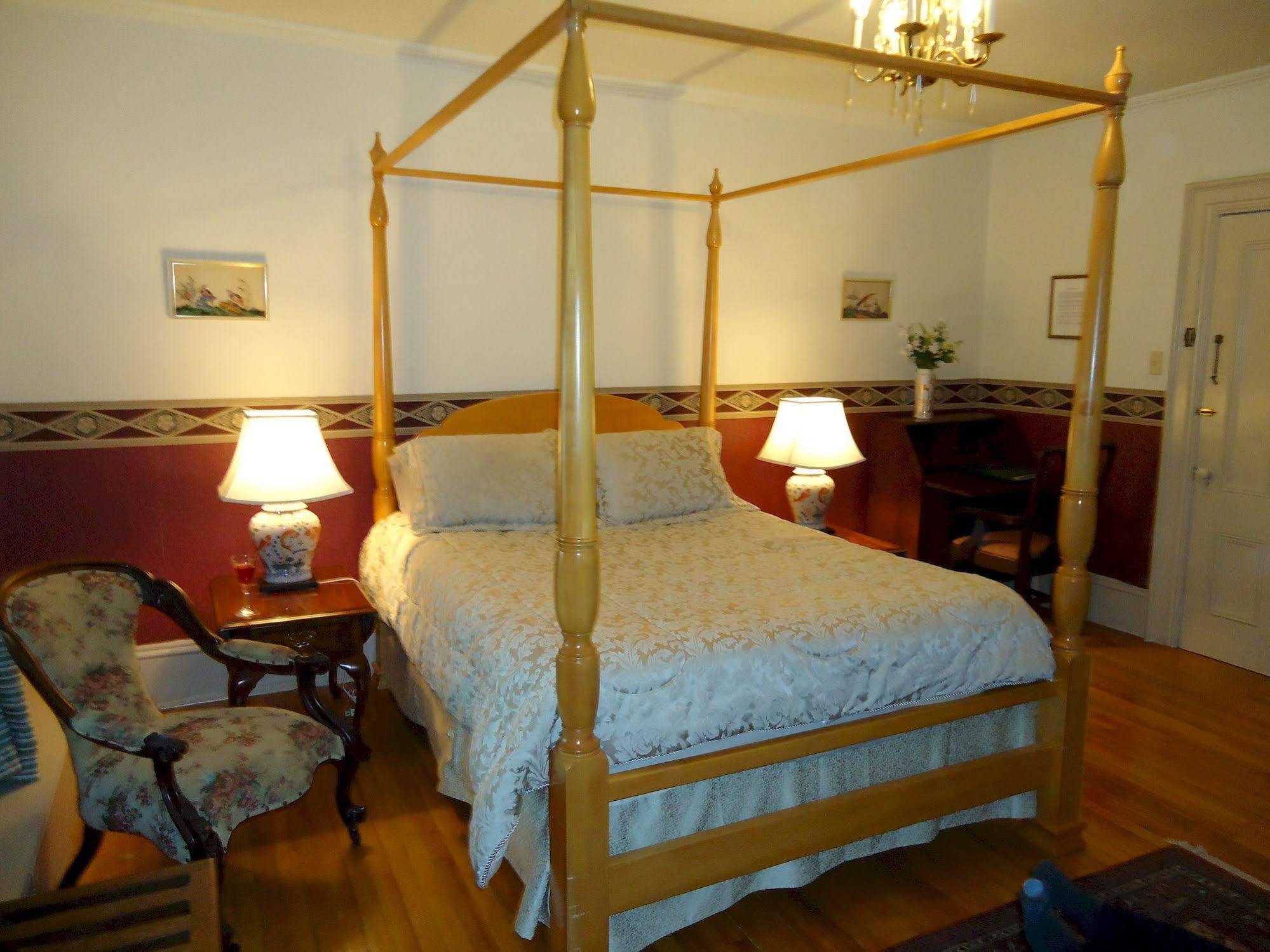 Governor'S Mansion Inn Miramichi Esterno foto
