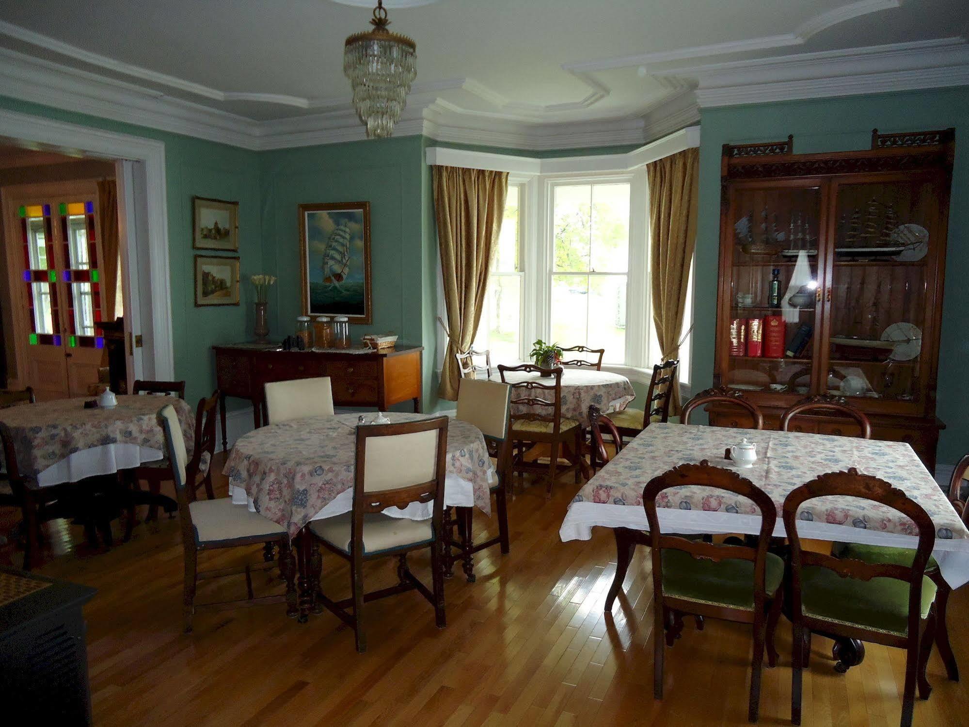 Governor'S Mansion Inn Miramichi Esterno foto